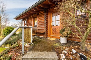 Exterior - Holiday Home 'Hohlwegstübchen' with Shared Terrace, Shared Garden and Wi-Fi (Sundern (Sauerland))