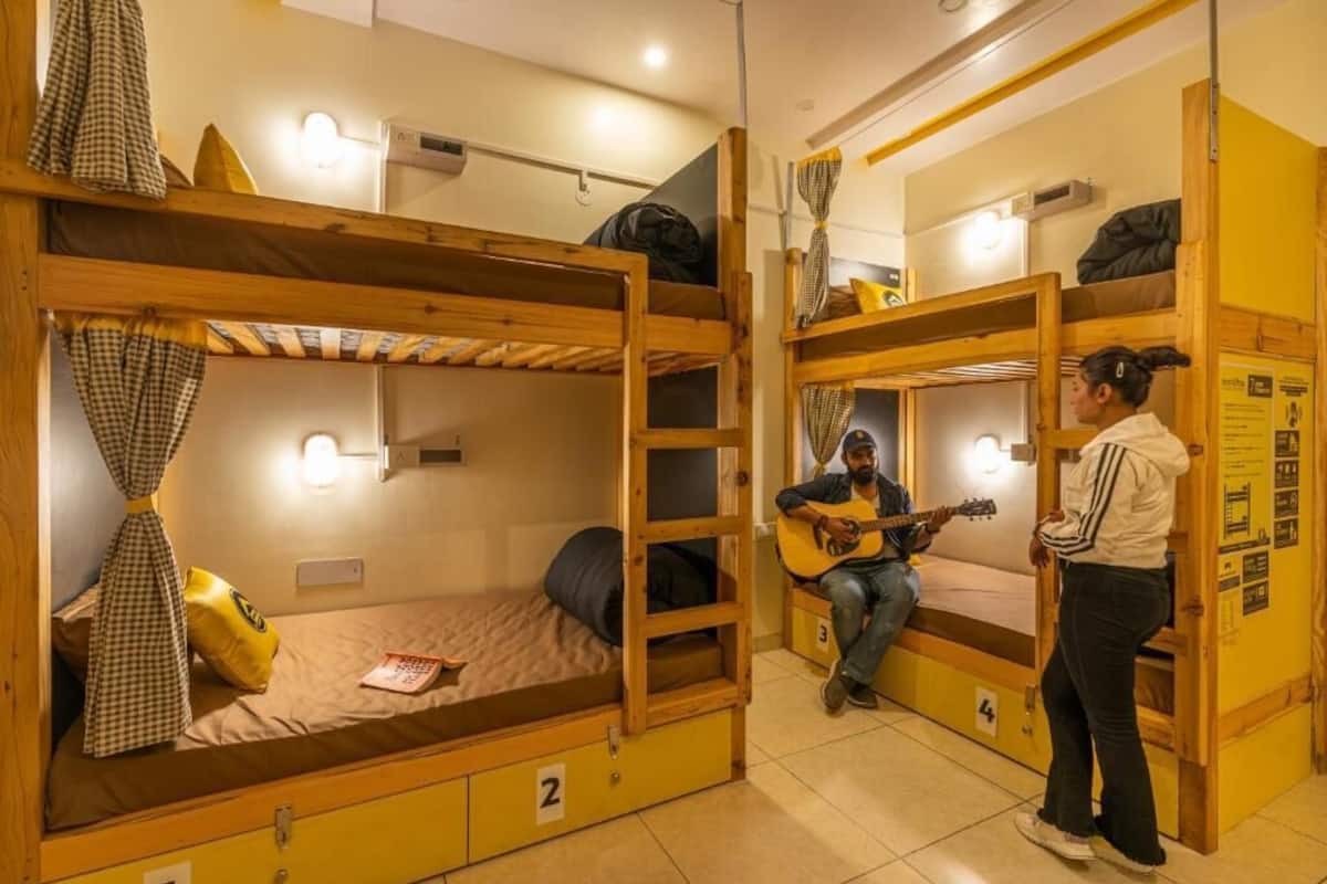 Dormitorio compartido básico | Sistema de insonorización, wifi gratis, ropa de cama