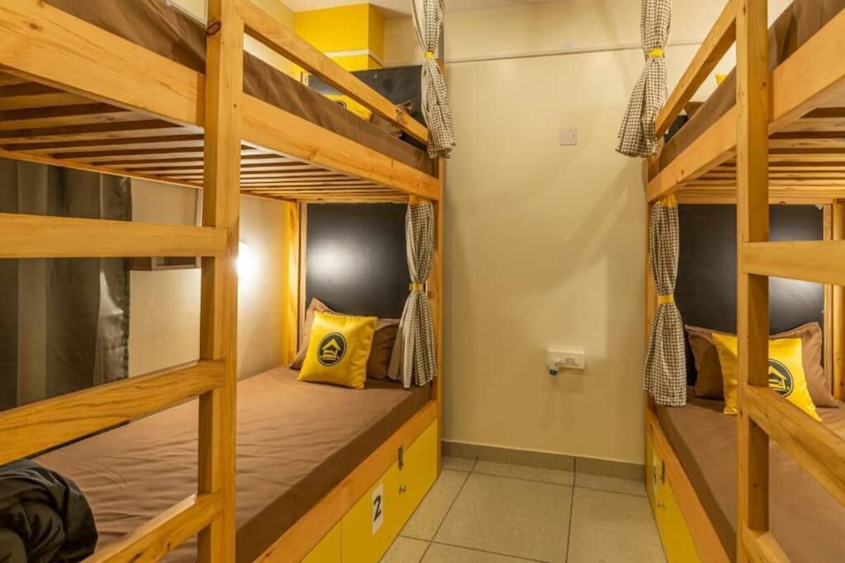 Dormitorio compartido clásico | Sistema de insonorización, wifi gratis, ropa de cama