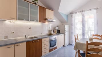 ์ํํธ (One Bedroom Apartment with Terrace (A) | ์ ์ฉ ๊ฐ์ด ์ฃผ๋ฐฉ | ๋์ฅ๊ณ
