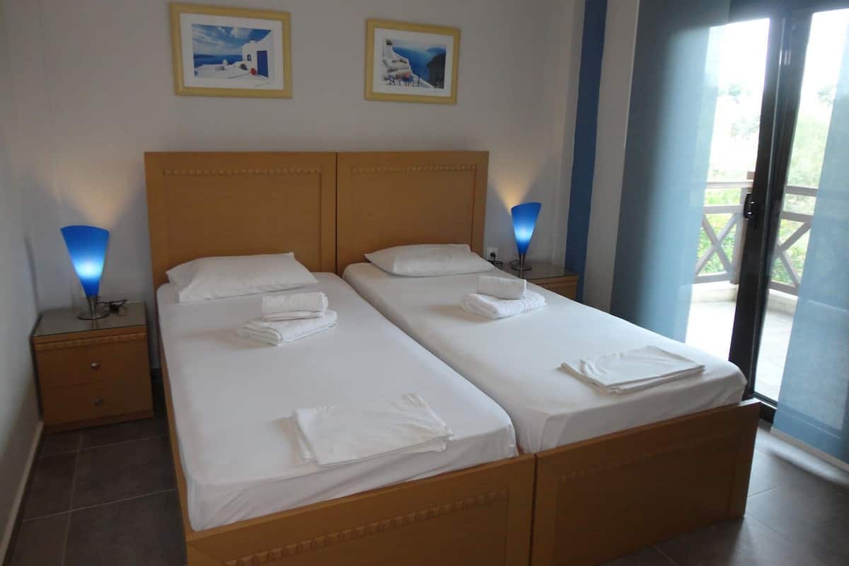 Classic Apartment, Courtyard View | 2 bedrooms, in-room safe, blackout drapes, free WiFi