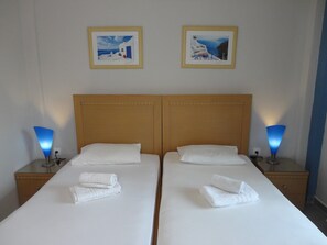 Classic Apartment, Courtyard View | 2 bedrooms, in-room safe, blackout drapes, free WiFi - Makis House (Sithonia)