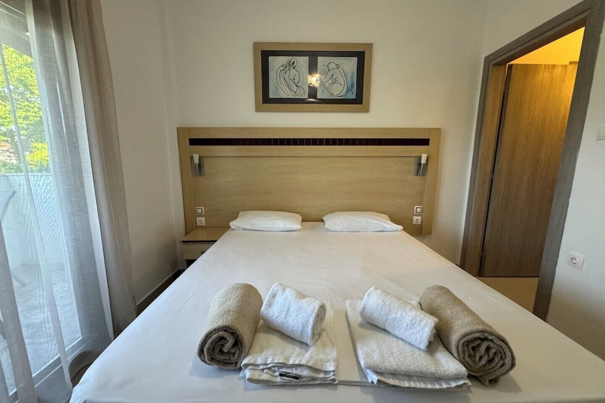 2 bedrooms, in-room safe, blackout drapes, free WiFi