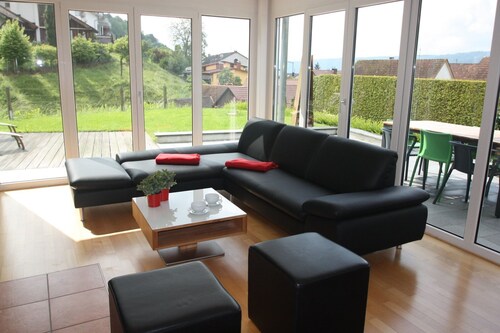 Ferienhaus Sonnenhaus mit Kaminofen & Terrasse, 200qm, 4 Schlafzimmer, max. 6 Erwachsene & 2 Kinder