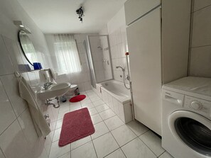 Ducha, secador de pelo, toallas