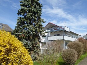 Exterior - Apartment 'Bodenseeblick' with Lake View, Balcony and Wi-Fi (Nonnenhorn)