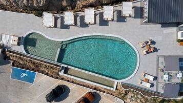 Hồ bơi ngoài trời