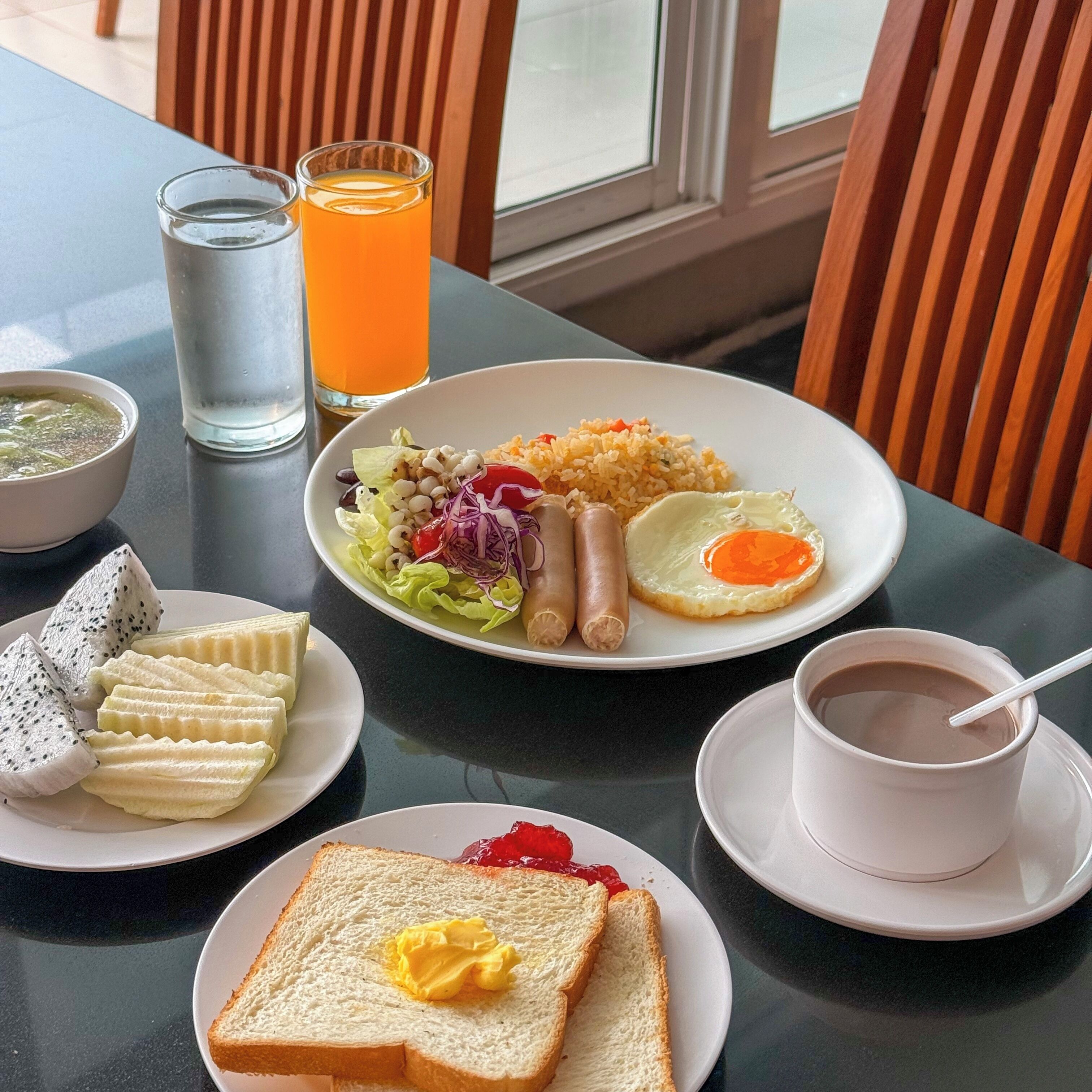 Café da manhã com buffet todos os dias (THB 150 por pessoa) 