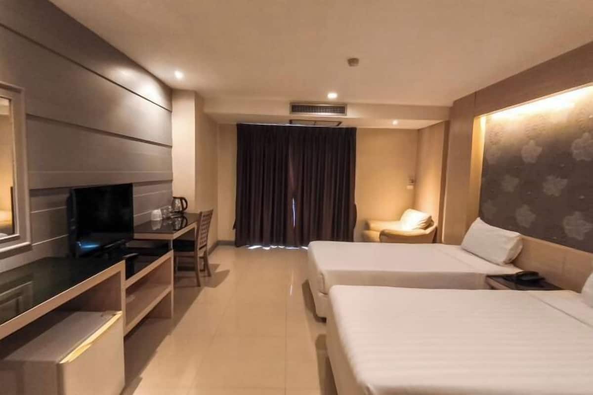 1 bedroom, desk, free WiFi, bed sheets