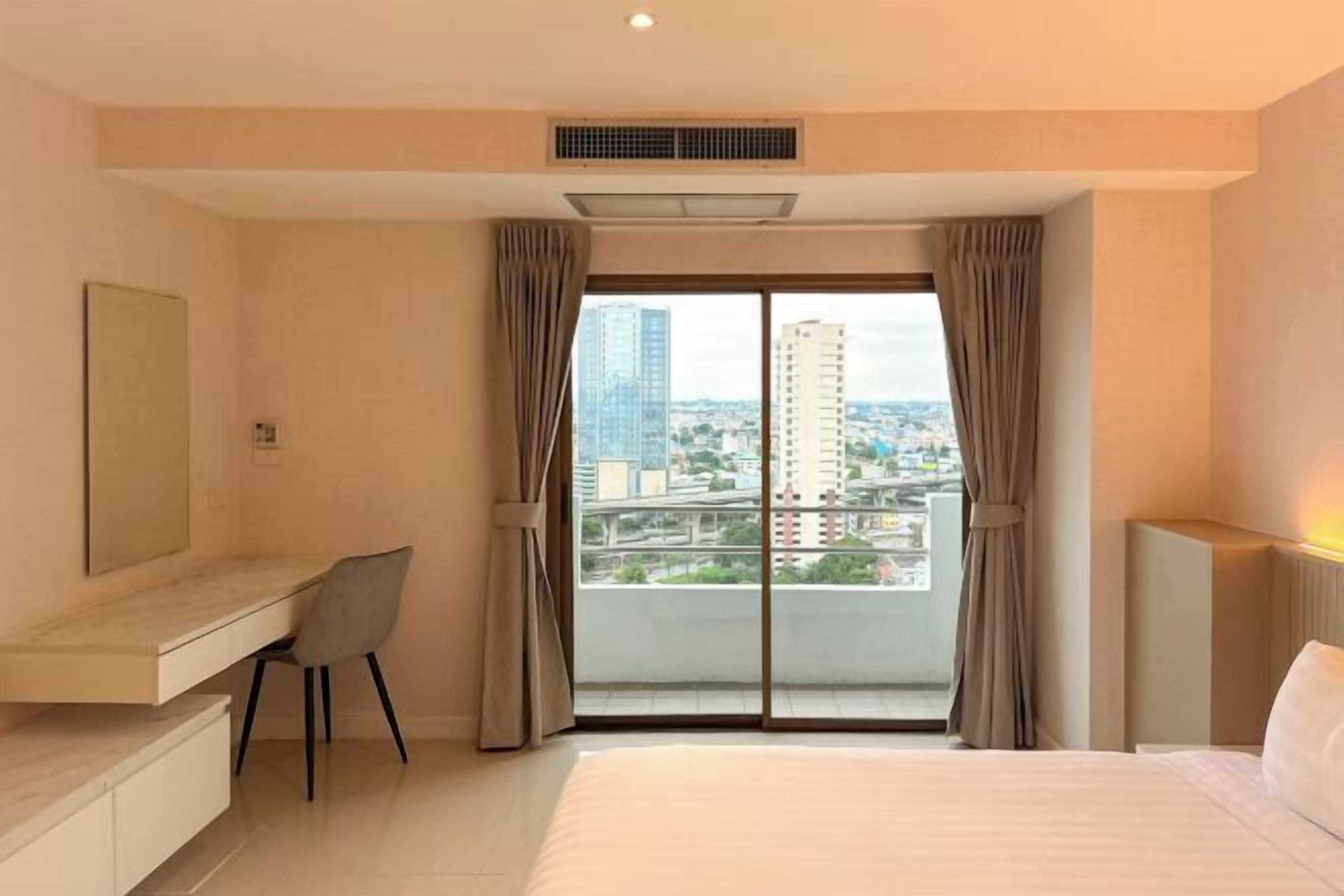 Desk, free WiFi, bed sheets