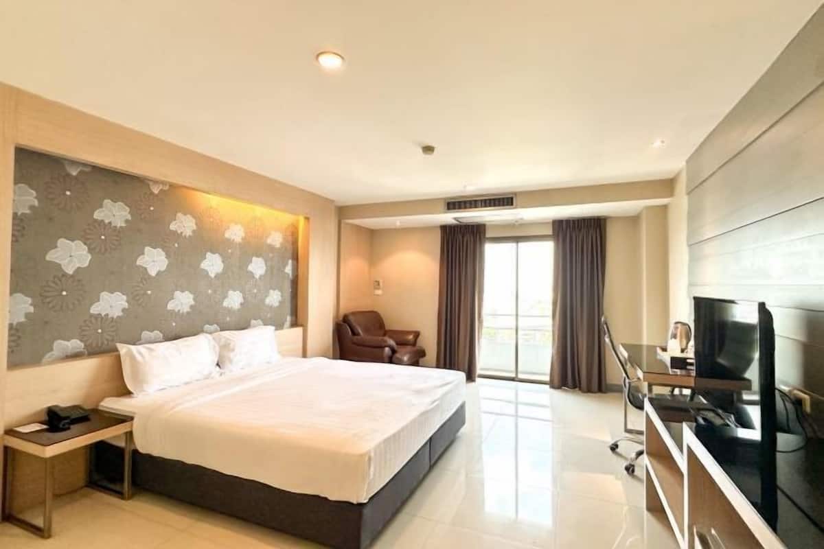 1 bedroom, desk, free WiFi, bed sheets
