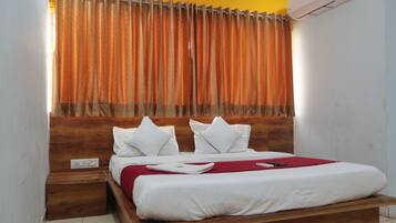 Deluxe Room, City View | Desk, laptop workspace, free WiFi, bed sheets