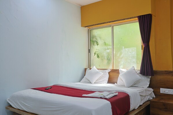 Desk, laptop workspace, free WiFi, bed sheets