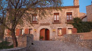 A stone building with a wooden door and arched entrance, labeled "La Suanella."