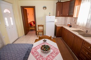 Apartment - Nikolas House Beside the sea Next to Lefkada (Aktio-Vonitsa)
