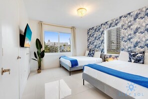 2 Schlafzimmer, Schreibtisch, Bügeleisen/Bügelbrett, Reisekinderbett
