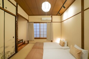 Free WiFi, bed sheets - Suou Nijo Castle South (Kyoto)