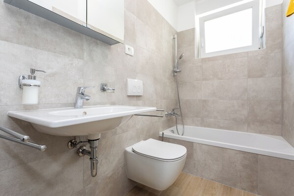 Dutxa, assecador de cabells i tovalloles 