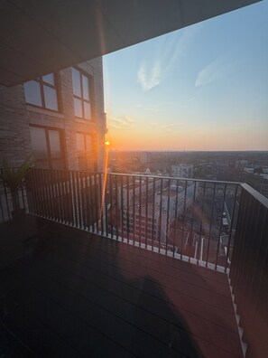 Property grounds - Sky Line Apartment (Barking)