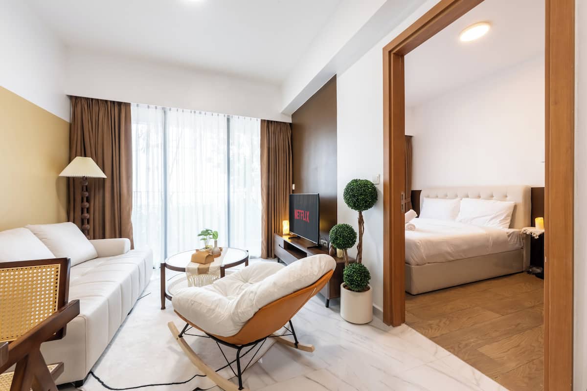 Departamento Confort | Área de sala de estar | Smart TV de 43 pulgadas con canales digitales