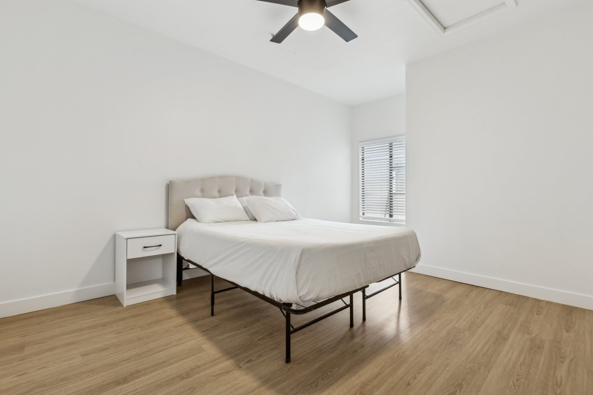 2 Schlafzimmer, Schreibtisch, Bügeleisen/Bügelbrett, WLAN