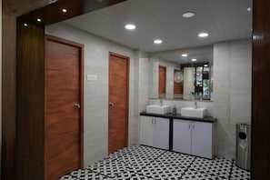 Slippers - Evoke Express Candolim (Candolim)