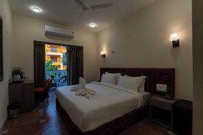 Deluxe Double Room, Balcony, City View | Free WiFi - Evoke Express Candolim (Candolim)