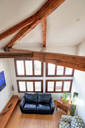 Smart TV, computer monitors