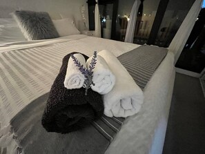 2 Schlafzimmer, Schreibtisch, Bügeleisen/Bügelbrett, kostenloses WLAN
