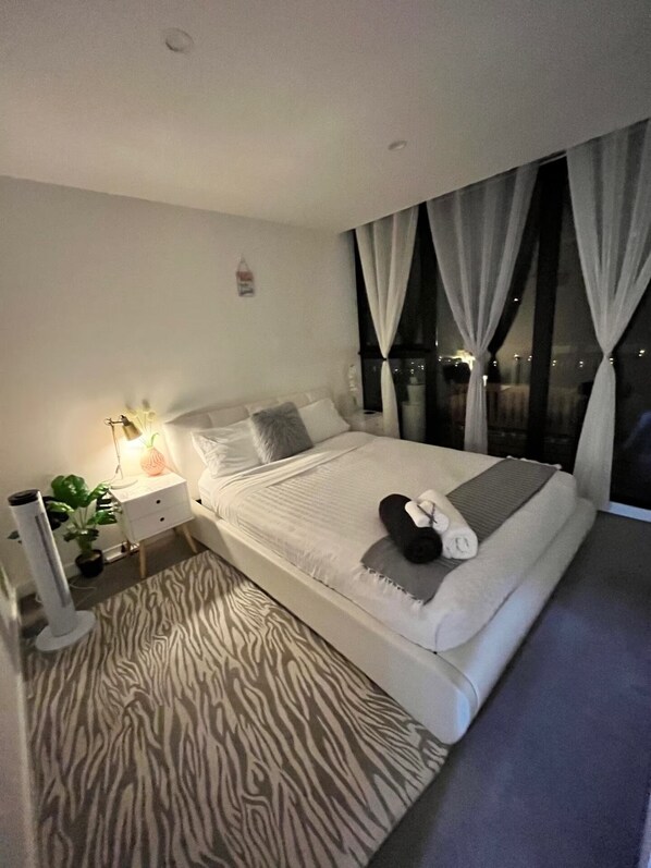 2 bedrooms, desk, iron/ironing board, free WiFi