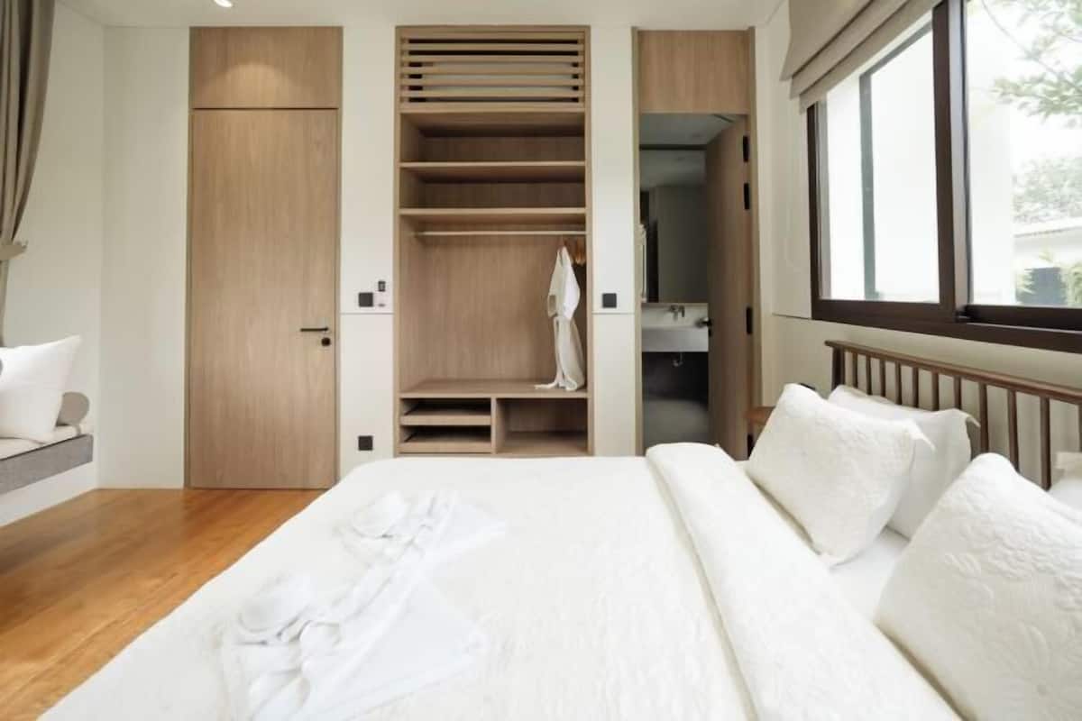 Cortinas blackout, quartos à prova de som, Wi-Fi de cortesia