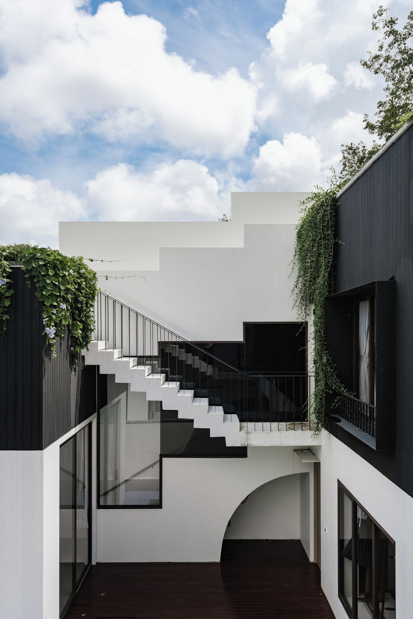 المنشأة من الخارج