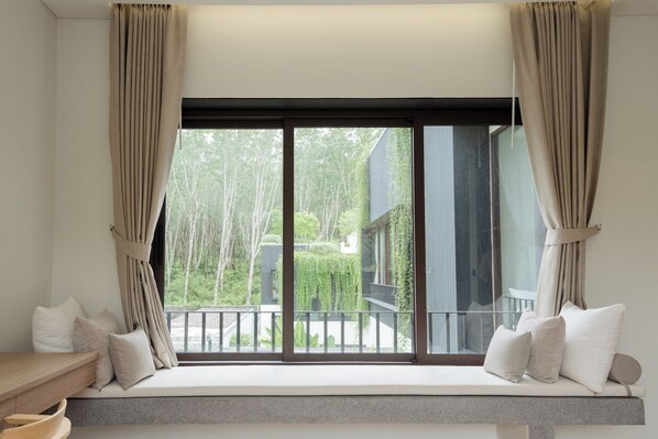 Deluxe villa, uitzicht op zwembad | Woonruimte