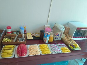 Free daily continental breakfast