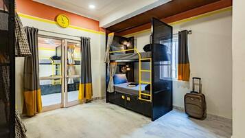 Bed in 10 Bed Mixed Dormitory | Blackout curtains, soundproofing, iron/ironing board, free WiFi