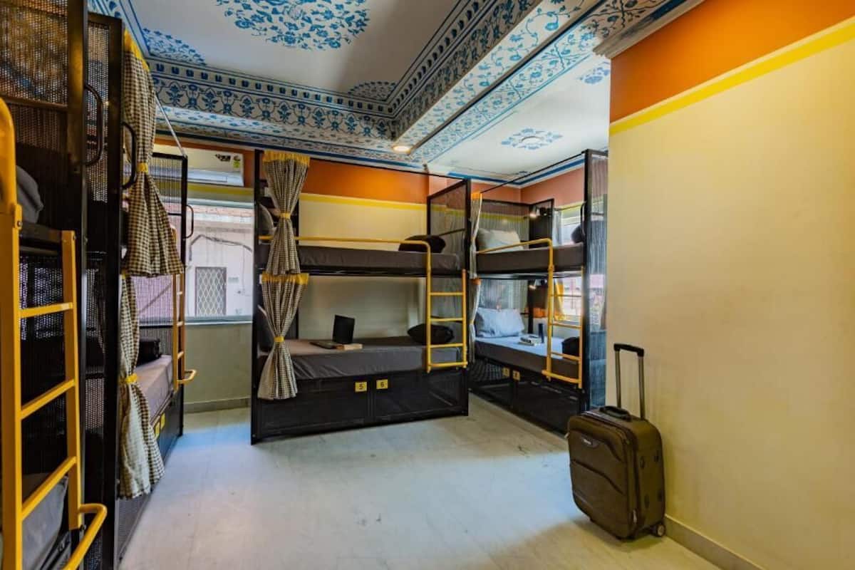 Bed in 8 Bed Female Dormitory | 암막 커튼, 방음 설비, 다리미/다리미판, 무료 WiFi