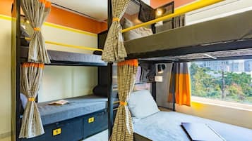 Bed in 6 Bed Mixed Dormitory | Rideaux occultants, chambres insonorisées, fer et planche à repasser