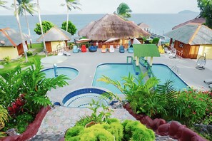 2 outdoor pools - Blue Deep Resort powered by Cocotel (Padre Burgos)