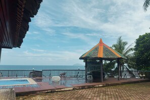 2 outdoor pools - Blue Deep Resort powered by Cocotel (Padre Burgos)