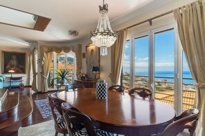 Dining room - Villa Bom Sucesso (Funchal)