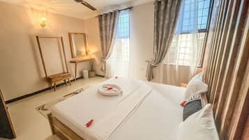 7 Schlafzimmer, Bügeleisen/Bügelbrett, WLAN, Bettwäsche