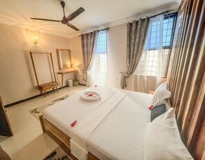 7 Schlafzimmer, Bügeleisen/Bügelbrett, WLAN, Bettwäsche