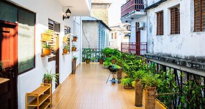 Spacious 7-bedroom apartment with WiFi and AC in wonderful Zanzibar