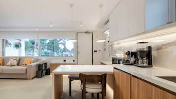 Standard Apartment, Garden View | Private kitchen