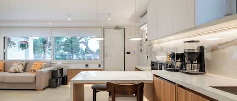 Standard Apartment, Garden View | Private kitchen