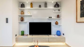 Standard Apartment, Garden View | Living area