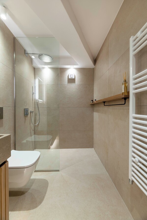 Appartement Standard, vue jardin | Salle de bain
