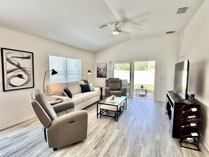 Smart TV - 2/2 in The Village of Hacienda (Hacienda Hills, The VIllages)