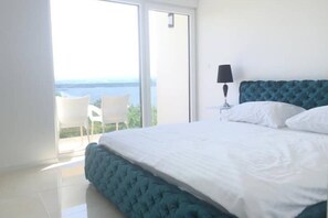 4 bedrooms, WiFi, bed sheets