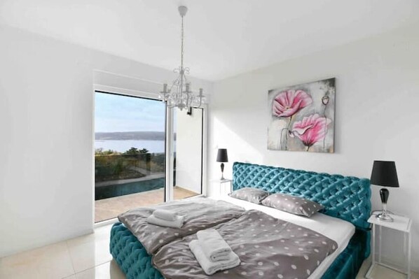 4 bedrooms, WiFi, bed sheets